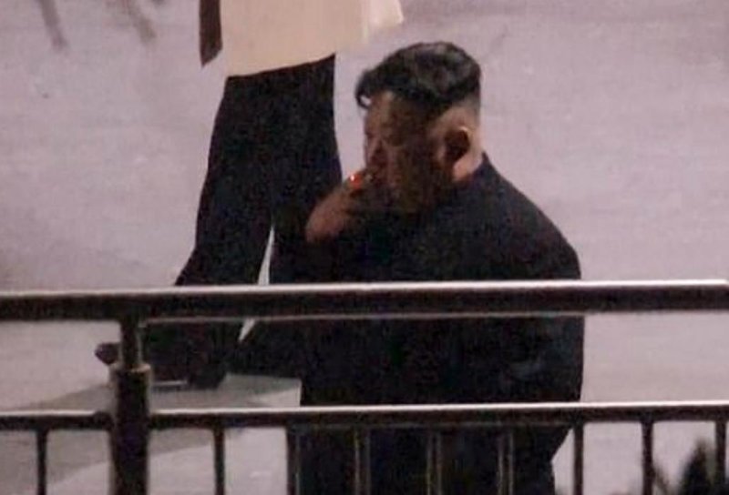 Η άφιξη του «θεριακλή» Κιμ Γιονγκ Ουν στο Βιετνάμ -Εκανε στάση για... τσιγάρο [εικόνα & βίντεο] | iefimerida.gr 3