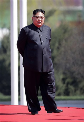 Ο Κιμ έγινε πιο κομψός -Ανανεώνει το στιλ του, μαζί με το οπλοστάσιο [εικόνες] | iefimerida.gr 2