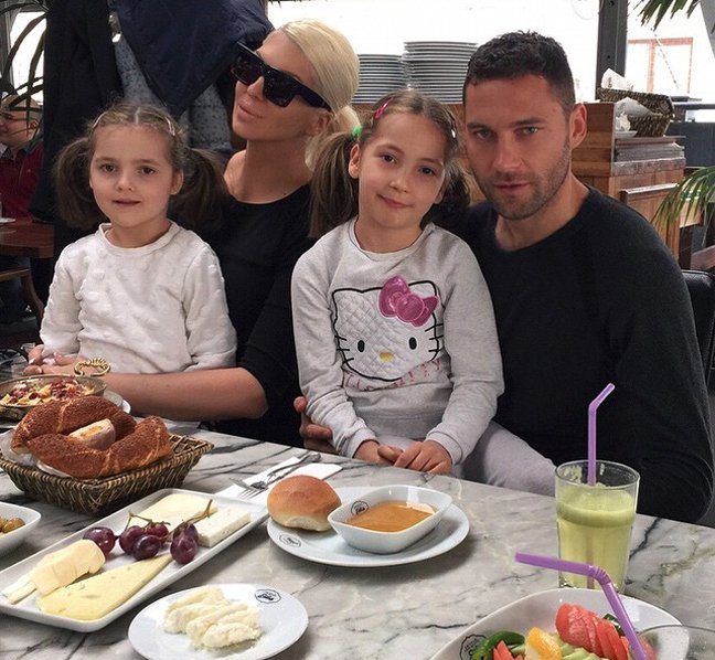 Η Σέρβα που κατηγορεί την Καρντάσιαν ότι την αντιγράφει [εικόνες] | iefimerida.gr 8