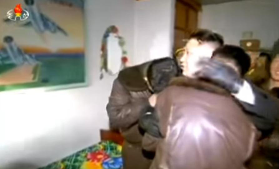 Η σύζυγος του Κιμ Γιονγκ Ουν εμφανίστηκε ξανά, μετά από πολλούς μήνες [βίντεο] | iefimerida.gr 4