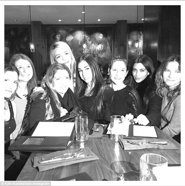 Η Καρντάσιαν με γούνινο μπικίνι [εικόνες] | iefimerida.gr 5