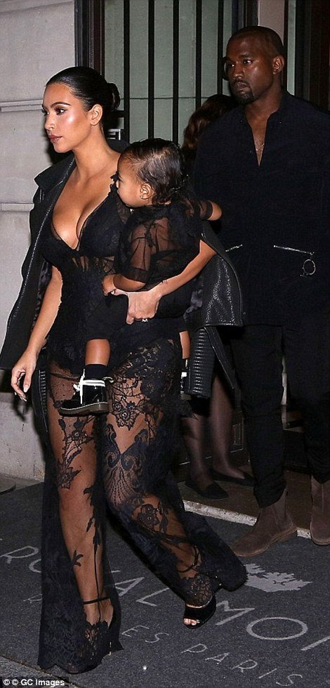 Δημοσιογράφος έζησε μια εβδομάδα όπως η Καρντάσιαν: Κυκλοφορούσε χωρίς εσώρουχα, με σέξι ρούχα [εικόνες] | iefimerida.gr 6