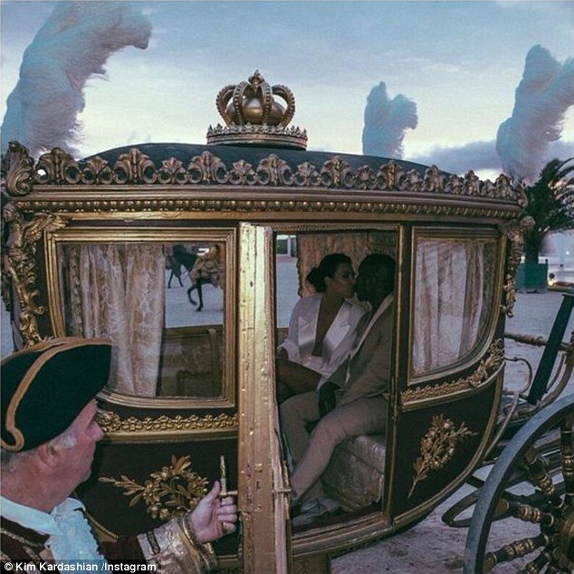 Καρντάσιαν: Ετσι γιορτάζει την επέτειο γάμου [εικόνες] | iefimerida.gr 2