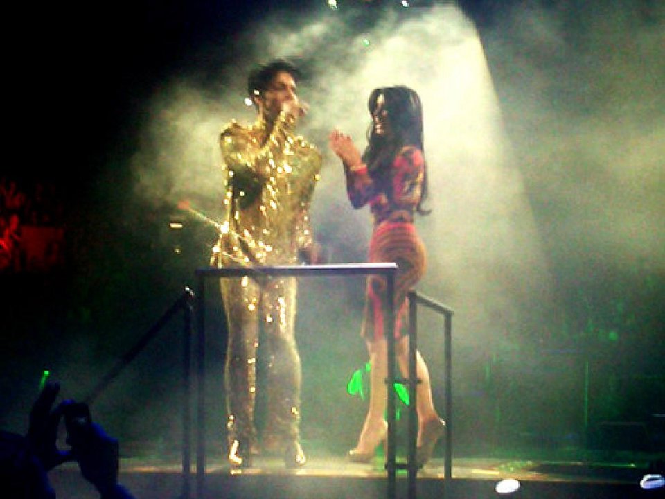 Οταν ο Prince πέταξε την Κιμ Καρντάσιαν από τη σκηνή [βίντεο] | iefimerida.gr 5