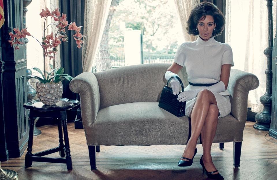 Η Κιμ Καρντάσιαν πόζαρε σαν Τζάκι Κένεντι και προκάλεσε σάλο στην Αμερική [εικόνες] | iefimerida.gr 4