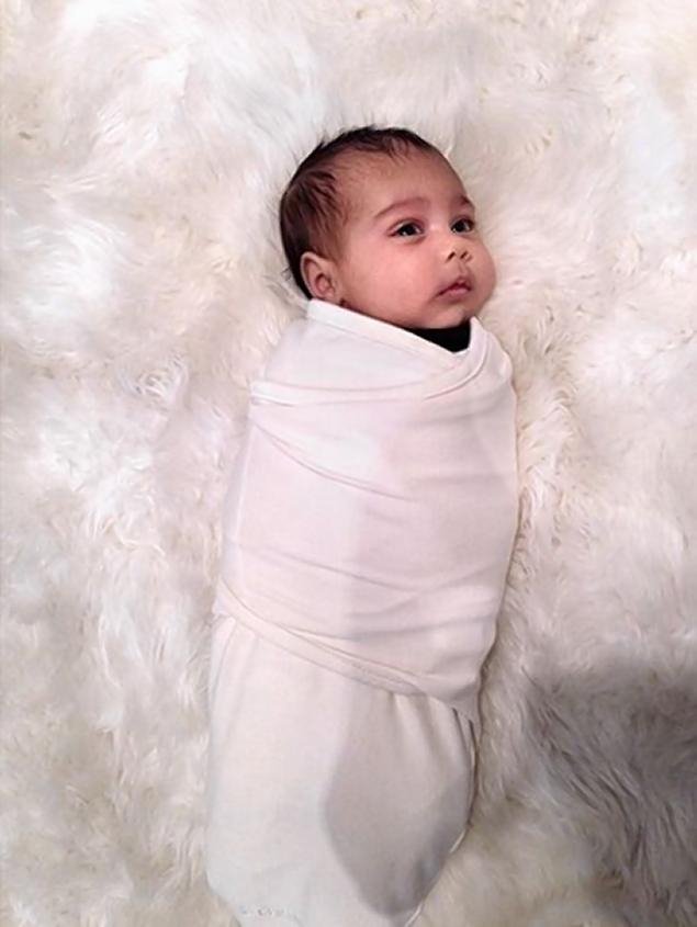 Νέα φωτογραφία του μωρού της δημοσίευσε η Κιμ Καρντάσιαν επιστρέφοντας από το Παρίσι [εικόνα] | iefimerida.gr 0