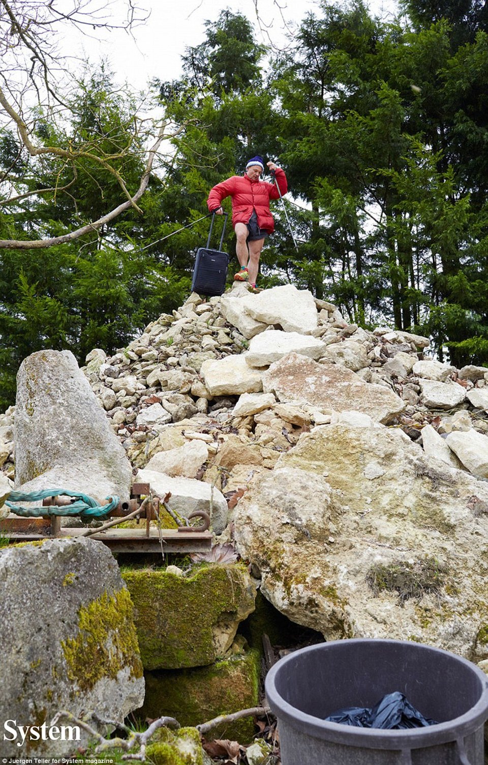 Η πιο περίεργη φωτογράφιση της Κιμ Καρντάσιαν - Κυλίστηκε στα χώματα [εικόνες] | iefimerida.gr 3
