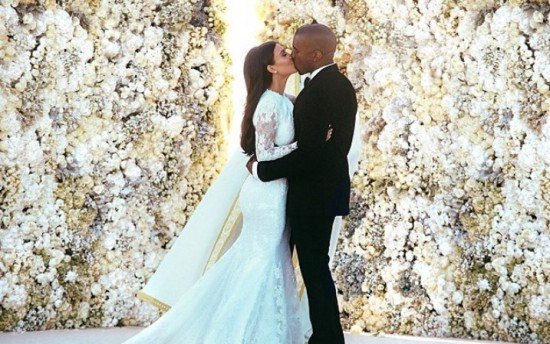 Αυτή είναι η φωτογραφία από το γάμο της Κιμ Καρντάσιαν που έχει τα περισσότερα like στο instagram  [εικόνα] | iefimerida.gr 0