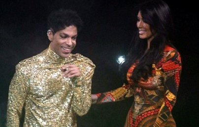 Οταν ο Prince πέταξε την Κιμ Καρντάσιαν από τη σκηνή [βίντεο] | iefimerida.gr 3