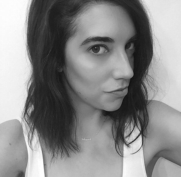 Δημοσιογράφος έγινε κλώνος της Καρντάσιαν -Αντέγραψε δίαιτα, ρούχα, μακιγιάζ και selfies [εικόνες] | iefimerida.gr 0