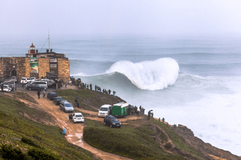 Το ψαροχώρι της Πορτογαλίας όπου σκάνε τα μεγαλύτερα κύματα του κόσμου -Σέρφερς πάνω σε «γλώσσες» νερού ύψους 30 μέτρων [εικόνες] | iefimerida.gr 2