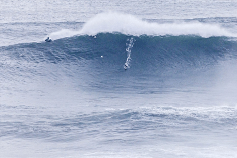 Το ψαροχώρι της Πορτογαλίας όπου σκάνε τα μεγαλύτερα κύματα του κόσμου -Σέρφερς πάνω σε «γλώσσες» νερού ύψους 30 μέτρων [εικόνες] | iefimerida.gr 3