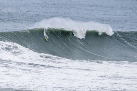 Το ψαροχώρι της Πορτογαλίας όπου σκάνε τα μεγαλύτερα κύματα του κόσμου -Σέρφερς πάνω σε «γλώσσες» νερού ύψους 30 μέτρων [εικόνες] | iefimerida.gr 4
