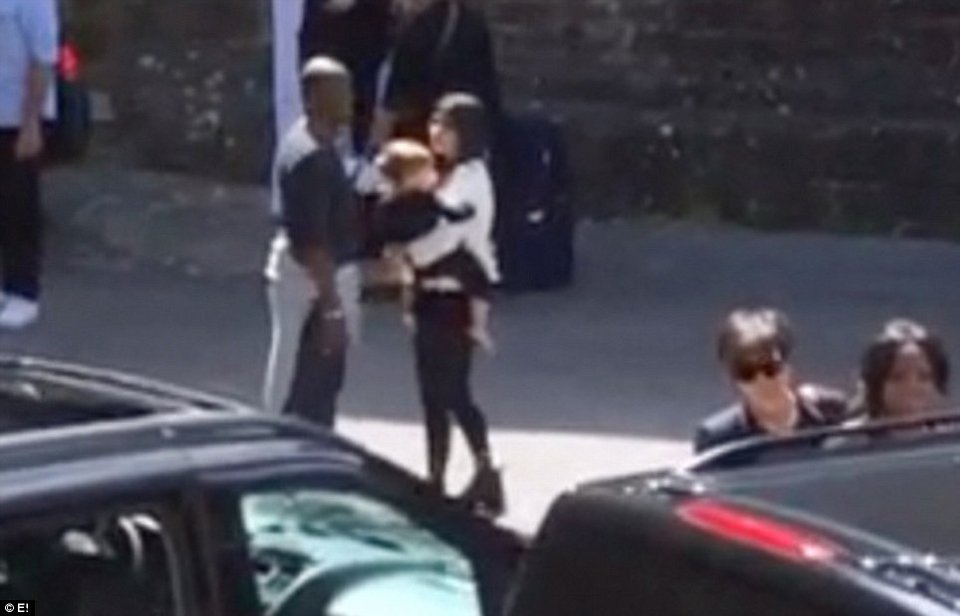 Τρίτο στεφάνι για την Κιμ Καρντάσιαν -Τα πρώτα καρέ από τον φαντασμαγορικό γάμο της στην Φλωρεντία [εικόνες] | iefimerida.gr 3