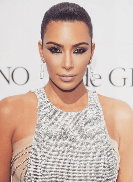 Για πρώτη φορά: Η Κιμ Καρντάσιαν πήγε σε εκδήλωση ντυμένη [εικόνες] | iefimerida.gr 0