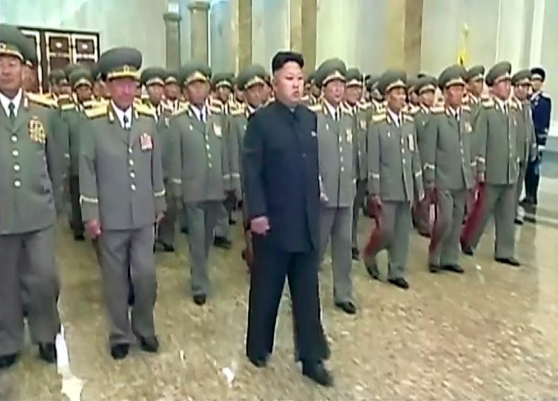 Κιμ Γιονγκ Ουν: Φταίει η θεραπεία της ποδάγρας για την έντονη επιθετικότητά του; [εικόνες & βίντεο]  | iefimerida.gr 1