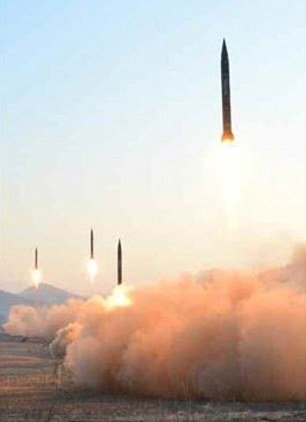 Φωτογραφίες-ντοκουμέντα: Οι 4 πύραυλοι που εκτόξευσε η Β. Κορέα υπό το βλέμμα του Κιμ Γιονγκ Ουν [εικόνες] | iefimerida.gr 2