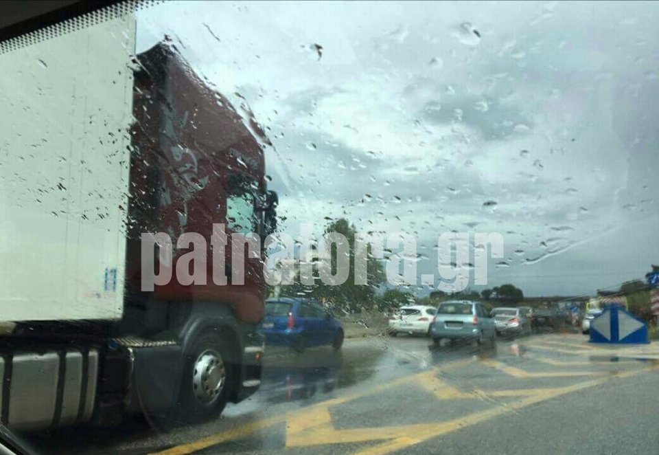 Ταλαιπωρία για τους εκδρομείς -Ουρά 30 χλμ. πριν τη γέφυρα στο Ρίο [εικόνες]  | iefimerida.gr 0