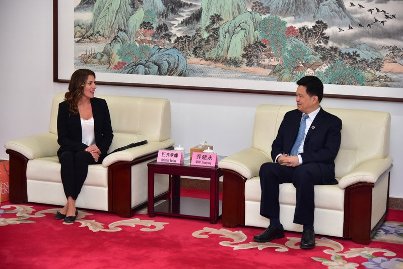 H παρθενική απευθείας πτήση από Πεκίνο για Αθήνα-Η Μπαζιάνα η πρώτη που αποβιβάστηκε [εικόνες] | iefimerida.gr 9