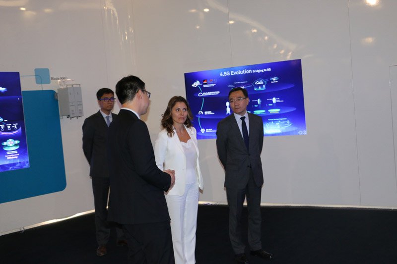 H παρθενική απευθείας πτήση από Πεκίνο για Αθήνα-Η Μπαζιάνα η πρώτη που αποβιβάστηκε [εικόνες] | iefimerida.gr 11