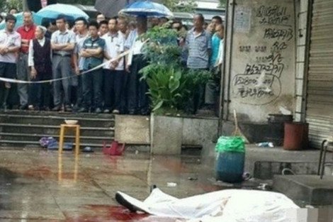 Φρίκη δίχως όρια στην Κίνα: Τον έσφαξε και έφαγε την καρδιά του στη μέση του δρόμου για ένα πιάτο νούντλς [εικόνες] | iefimerida.gr 1