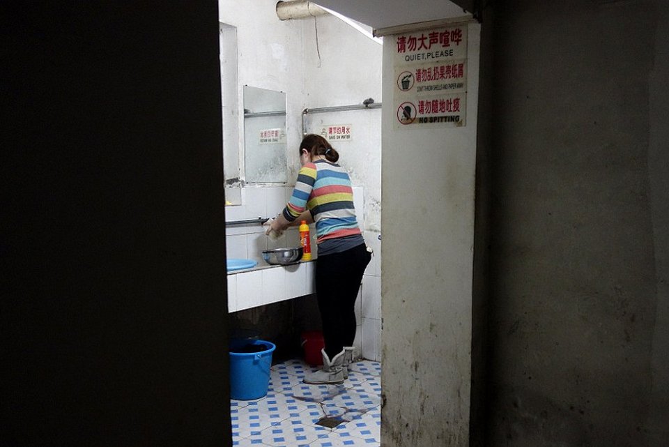 Η άλλη (άθλια) όψη του Πεκίνου -Χιλιάδες Κινέζοι ζουν σαν ποντίκια στο υπόγειο δίκτυο της πόλης [εικόνες] | iefimerida.gr 1