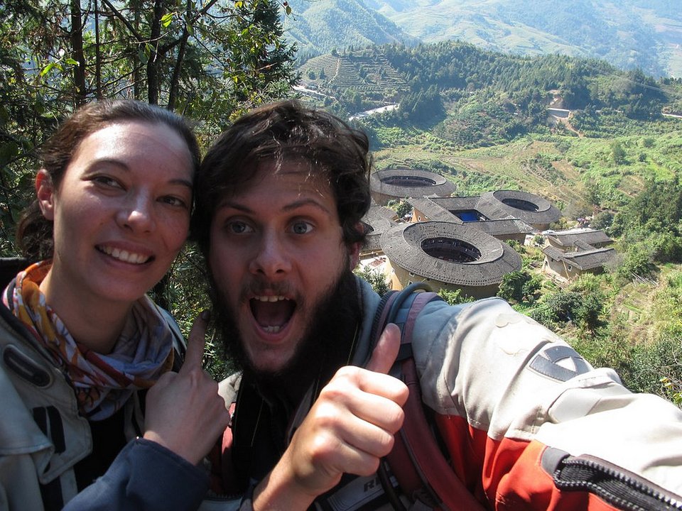 Ο γύρος της Κίνας με μηχανή σε 146 ημέρες -Το πολύχρωμο ταξίδι ενός ζευγαριού που τους έβαλε στο βιβλίο Γκίνες [εικόνες] | iefimerida.gr 1