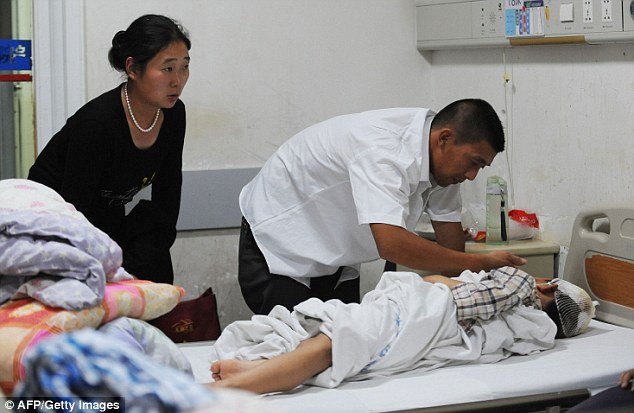 Καρέ -καρέ η συγκλονιστική στιγμή που ένας άνδρας επιτίθεται με μπαλτά σε παιδιά Δημοτικού [εικόνες&βίντεο] | iefimerida.gr 4