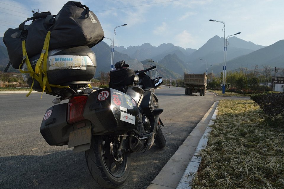 Ο γύρος της Κίνας με μηχανή σε 146 ημέρες -Το πολύχρωμο ταξίδι ενός ζευγαριού που τους έβαλε στο βιβλίο Γκίνες [εικόνες] | iefimerida.gr 0