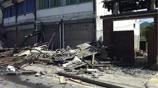 Εκατόμβη νεκρών στην Κίνα από το σεισμό - 113 νεκροί και 2.600 τραυματίες [εικόνες+βίντεο] | iefimerida.gr 0