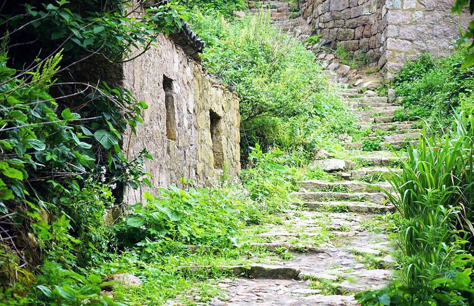 Η αντεπίθεση της φύσης: Πώς «κατάπιε» ένα ολόκληρο χωριό στην Κίνα [εικόνες] | iefimerida.gr 7