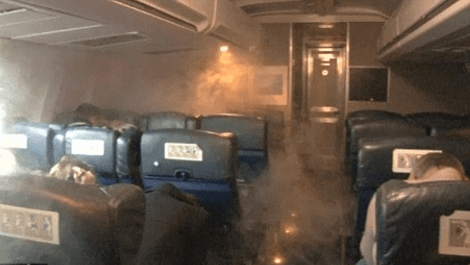 Καρέ καρέ τι πρέπει να κάνουν οι επιβάτες για να επιζήσουν σε περίπτωση αεροπορικού δυστυχήματος [βίντεο] | iefimerida.gr 0