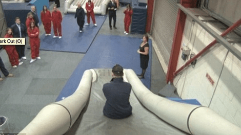 Καρέ καρέ τι πρέπει να κάνουν οι επιβάτες για να επιζήσουν σε περίπτωση αεροπορικού δυστυχήματος [βίντεο] | iefimerida.gr 1