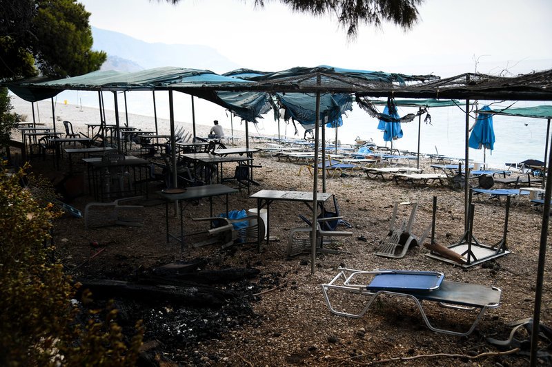 Καταγγελία για την Κινέτα: Εμείς καήκαμε γιατί δεν είχαμε νερό, προσπαθούσαμε να σβήσουμε τη φωτιά με λεμονάδες [εικόνες] | iefimerida.gr 2