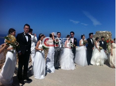 Tο «κρητικό» όνειρο νεαρών Κινέζων: 16 «τριανταφυλλένιοι γάμοι» με φόντο το απέραντο γαλάζιο [εικόνες&βίντεο] | iefimerida.gr 0