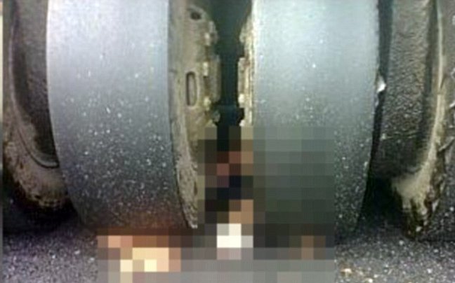 Σοκ: Κυβερνητικός οδοστρωτήρας συνέθλιψε Κινέζο διαδηλωτή [εικόνες] | iefimerida.gr 0