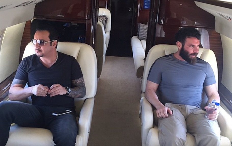 Βαλίτσες με μετρητά, ημίγυμνα μοντέλα και σπορ αυτοκίνητα -Διαγωνισμός τρέλας για το ποιος θα γίνει βασιλιάς του Instagram [εικόνες] | iefimerida.gr 7