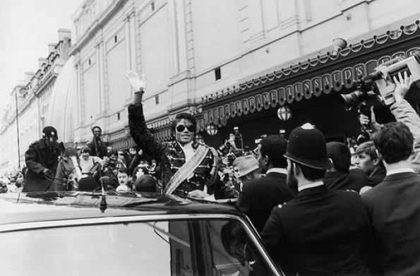 Πέντε χρόνια χωρίς τον βασιλιά της Ποπ -Καρέ από τη ζωή και το έργο του Μάικλ Τζάκσον  [εικόνες] | iefimerida.gr 12