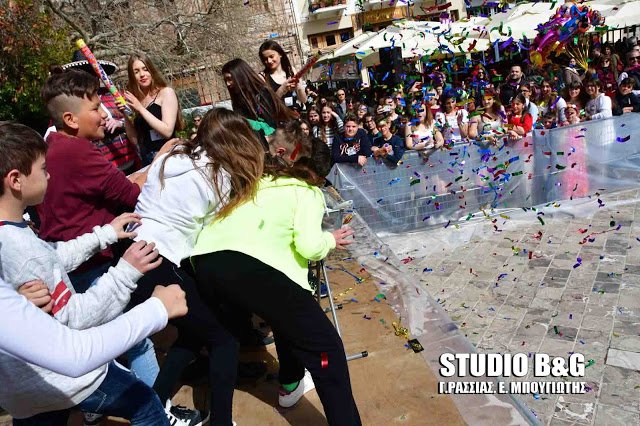 Κυνήγι θησαυρού με «βουτιές» σε γιαούρτι και αφρούς στο Ναύπλιο [εικόνες] | iefimerida.gr 2