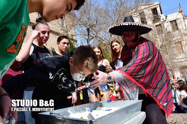 Κυνήγι θησαυρού με «βουτιές» σε γιαούρτι και αφρούς στο Ναύπλιο [εικόνες] | iefimerida.gr 6