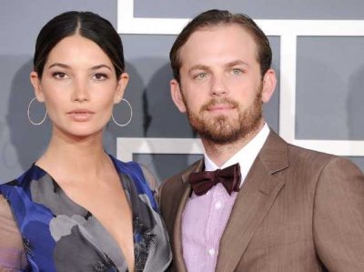 Αυτοί είναι οι σύζυγοι-σύντροφοι που γεύονται τα κάλλη των υπερ-μοντέλων της Victoria's Secret [εικόνες] | iefimerida.gr 3