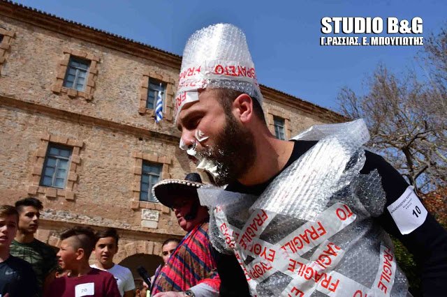 Κυνήγι θησαυρού με «βουτιές» σε γιαούρτι και αφρούς στο Ναύπλιο [εικόνες] | iefimerida.gr 8