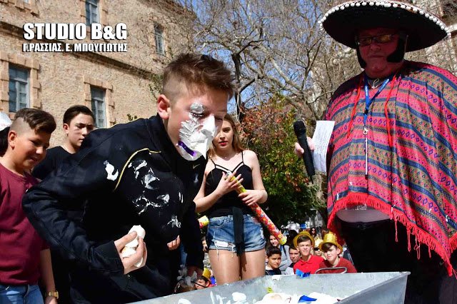 Κυνήγι θησαυρού με «βουτιές» σε γιαούρτι και αφρούς στο Ναύπλιο [εικόνες] | iefimerida.gr 4