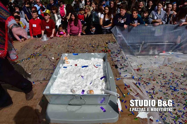 Κυνήγι θησαυρού με «βουτιές» σε γιαούρτι και αφρούς στο Ναύπλιο [εικόνες] | iefimerida.gr 5