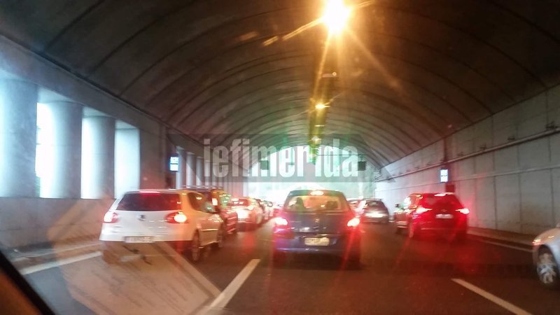 «Κόλαση» στους δρόμους -Μεγάλες καθυστερήσεις στην Αττική Οδό [εικόνες & βίντεο] | iefimerida.gr 1