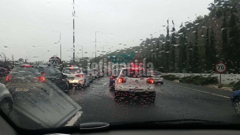 «Κόλαση» στους δρόμους -Μεγάλες καθυστερήσεις στην Αττική Οδό [εικόνες & βίντεο] | iefimerida.gr 4
