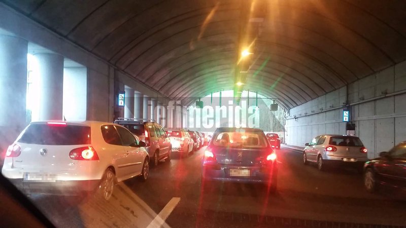 «Κόλαση» στους δρόμους -Μεγάλες καθυστερήσεις στην Αττική Οδό [εικόνες & βίντεο] | iefimerida.gr 2