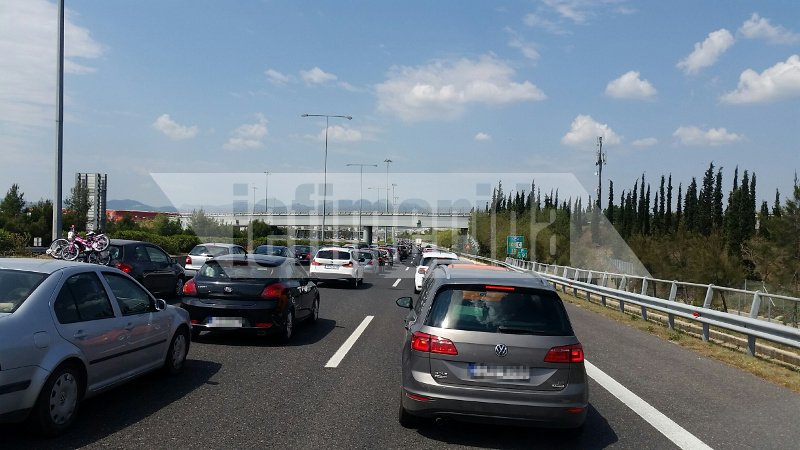 Εγκαταλείπουν και οι τελευταίοι την Αθήνα -Πασχαλινή ταλαιπωρία στο εθνικό οδικό δίκτυο [εικόνες]  | iefimerida.gr 0