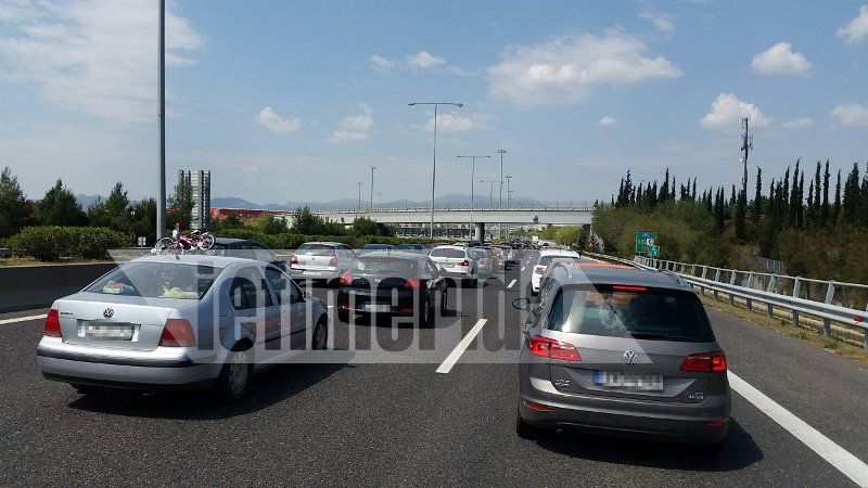 Εγκαταλείπουν και οι τελευταίοι την Αθήνα -Πασχαλινή ταλαιπωρία στο εθνικό οδικό δίκτυο [εικόνες]  | iefimerida.gr 1