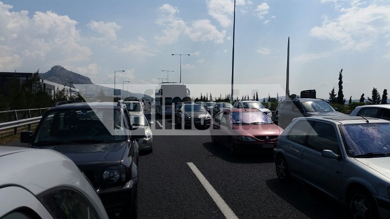 Εγκαταλείπουν και οι τελευταίοι την Αθήνα -Πασχαλινή ταλαιπωρία στο εθνικό οδικό δίκτυο [εικόνες]  | iefimerida.gr 2